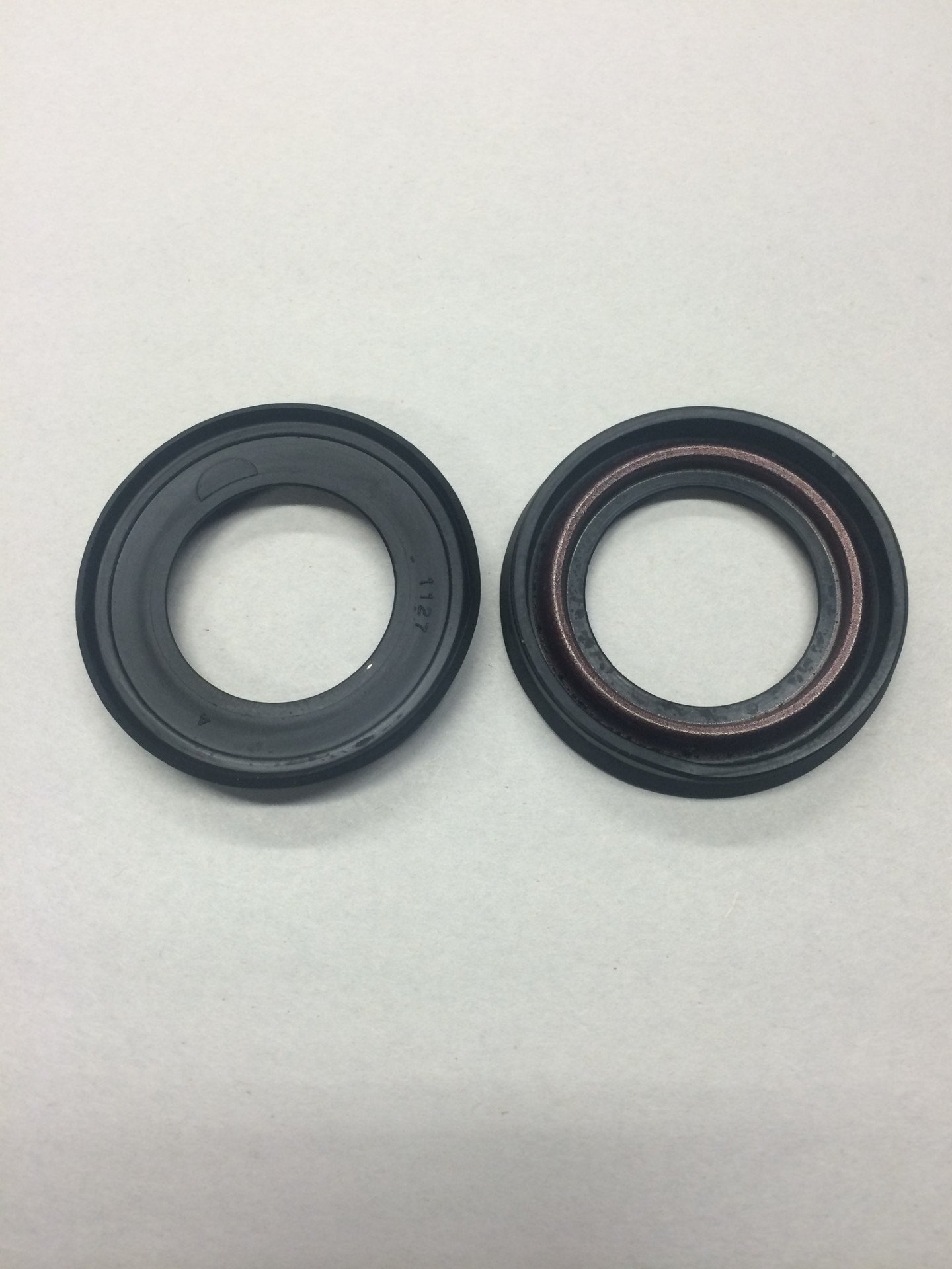 STEERING BEARING SEALS OIL IN FRAME T140 T120 1971 AND UP-TRIUMPH