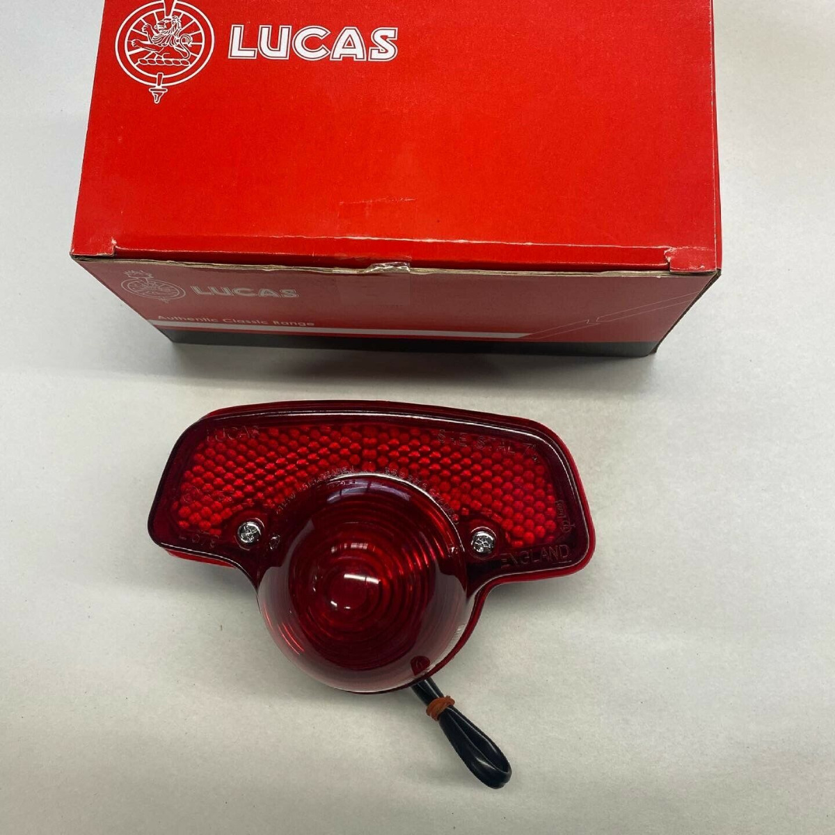 TRIUMPH LUCAS TAILLIGHT FIXTURE 1966-1972 500-650 T100 T120 TR6 MADE IN UK